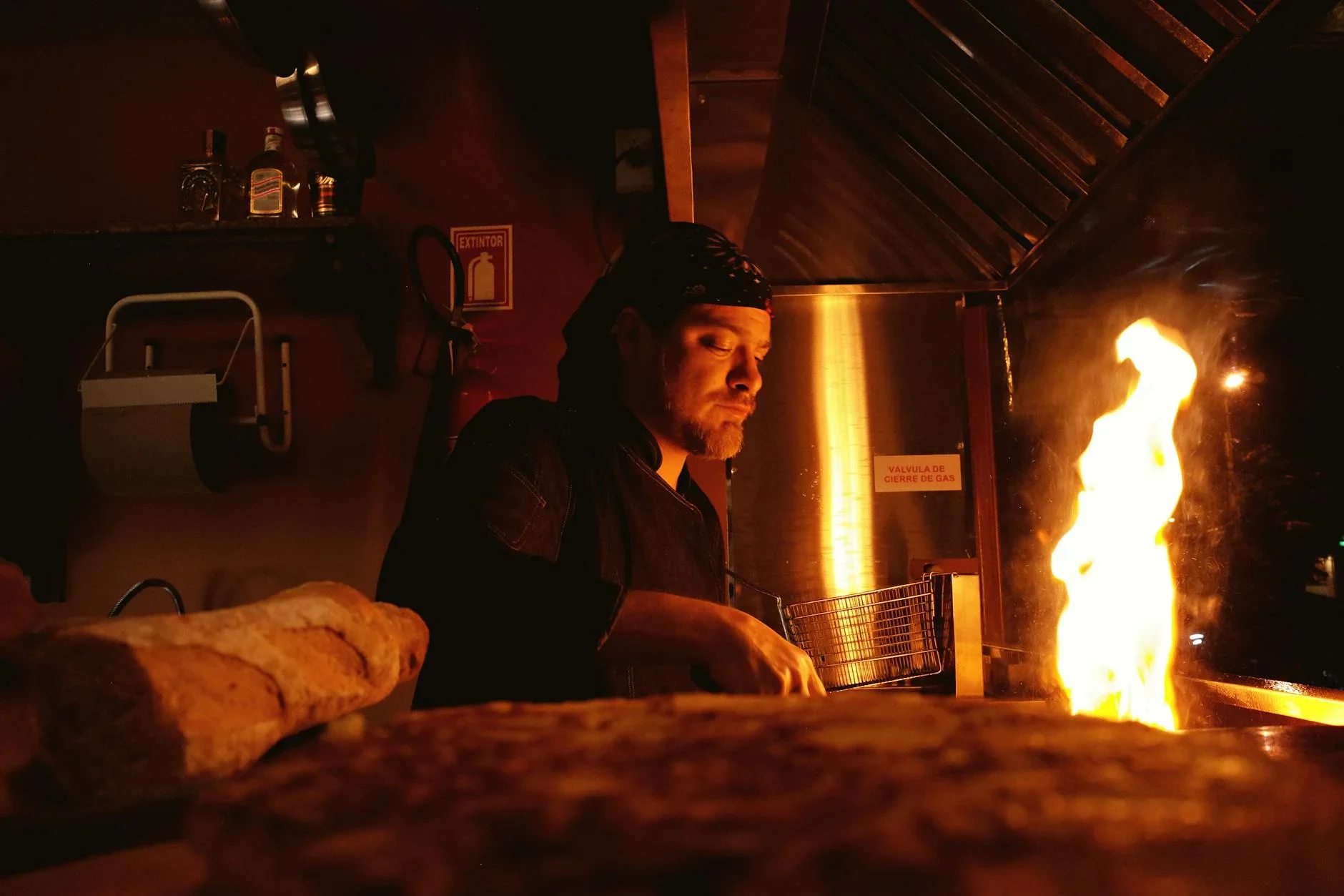 Le feu, la pâte, la main